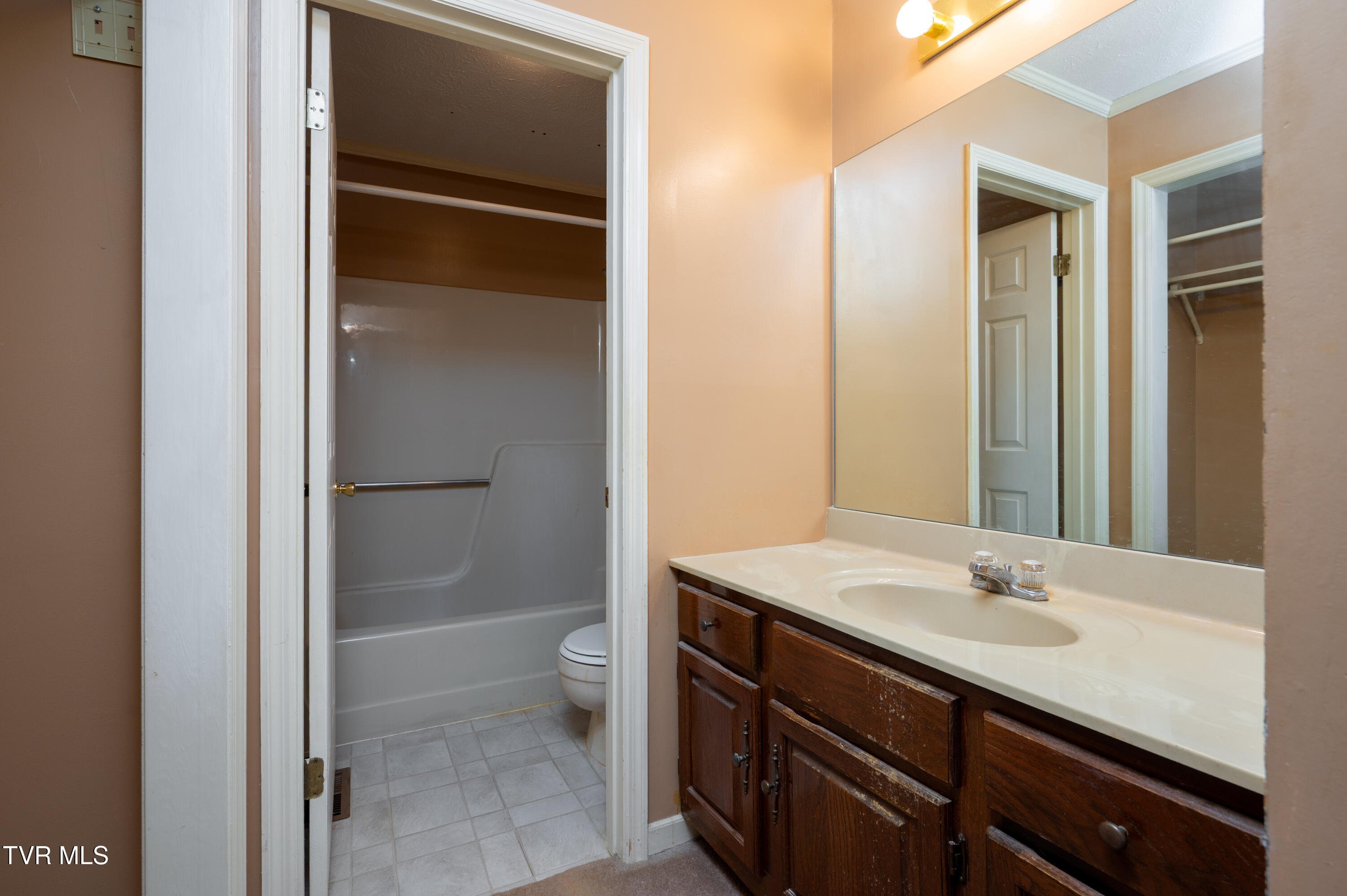 3539 Netherland Inn Road, Unit 11 Kingsport, TN 37660 - Photo 30 of 40 Netherland Inn-33