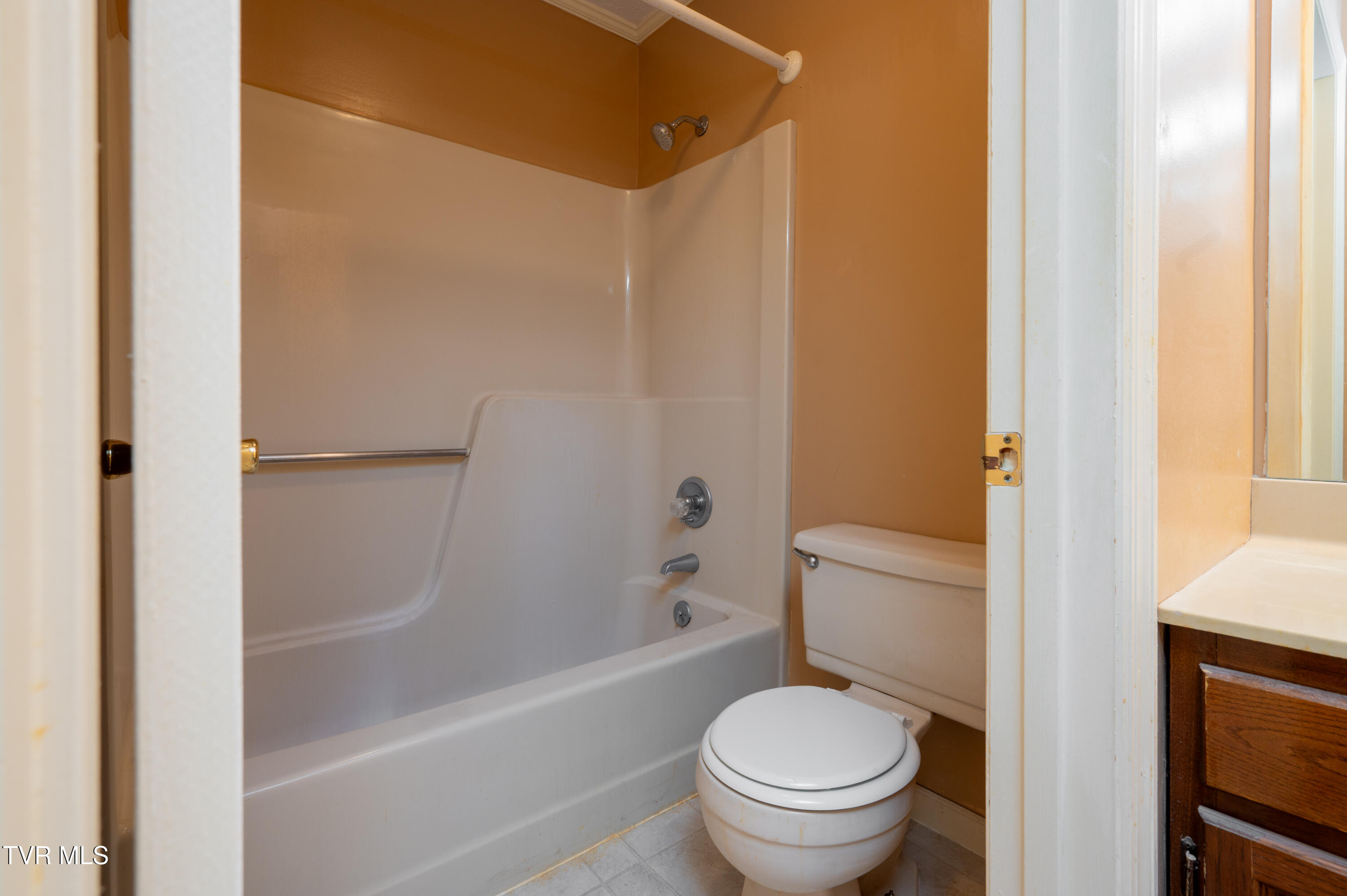 3539 Netherland Inn Road, Unit 11 Kingsport, TN 37660 - Photo 32 of 40 Netherland Inn-35