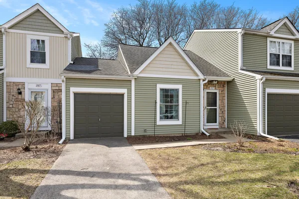$245,000 | 1915 Ozark Parkway, Unit 1915, Algonquin, IL 60102