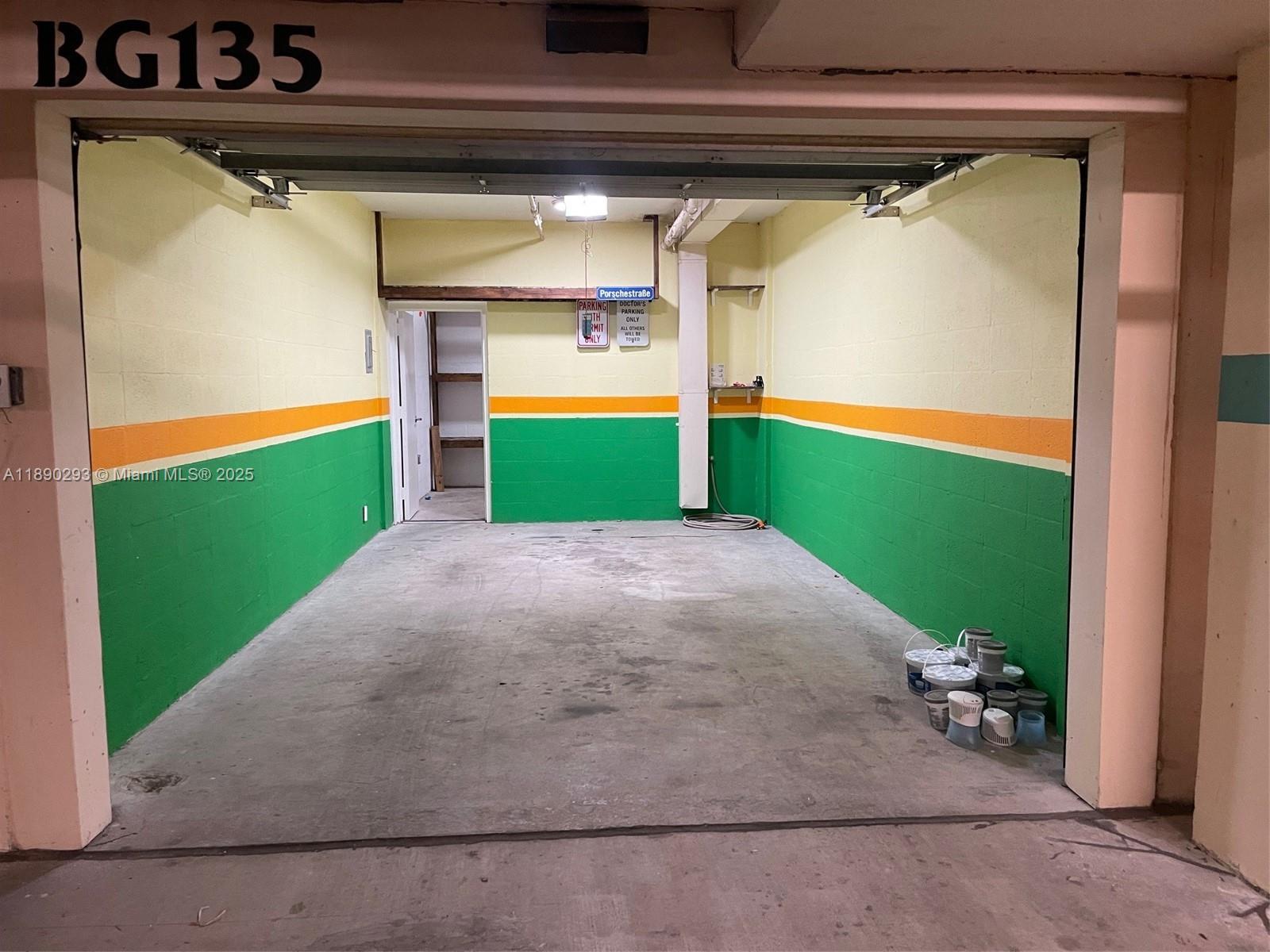 520 Brickell Key Drive, Unit UPH03 Miami, FL 33131 - Photo 28 of 35 a view of outdoor space