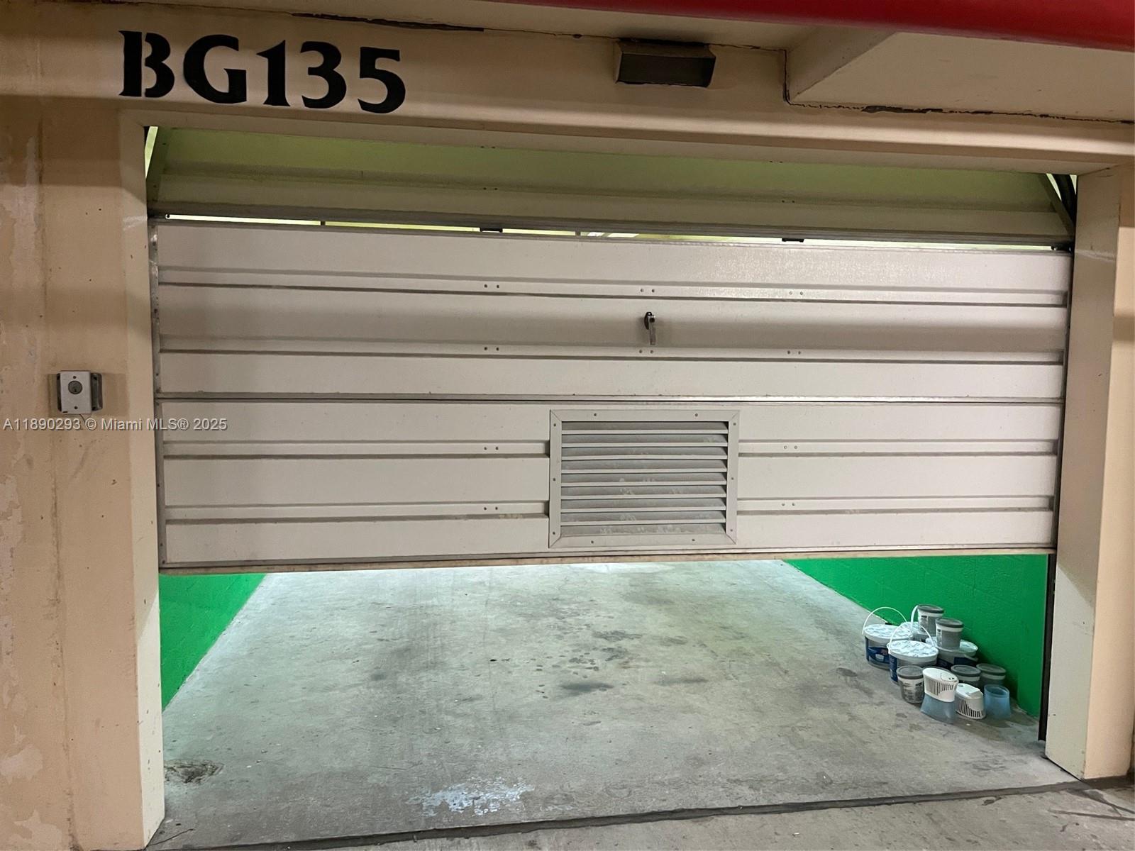 520 Brickell Key Drive, Unit UPH03 Miami, FL 33131 - Photo 29 of 35 a view of a door of the house