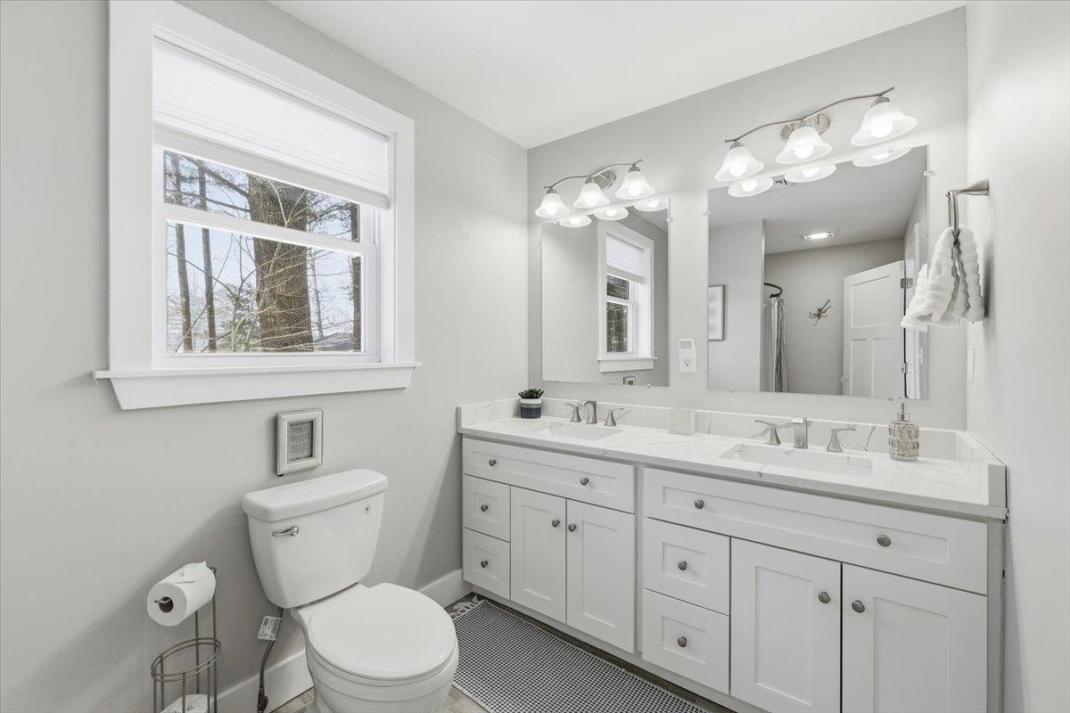 29 Beaver Lake Avenue Derry, NH 03038 - Photo 25 of 43