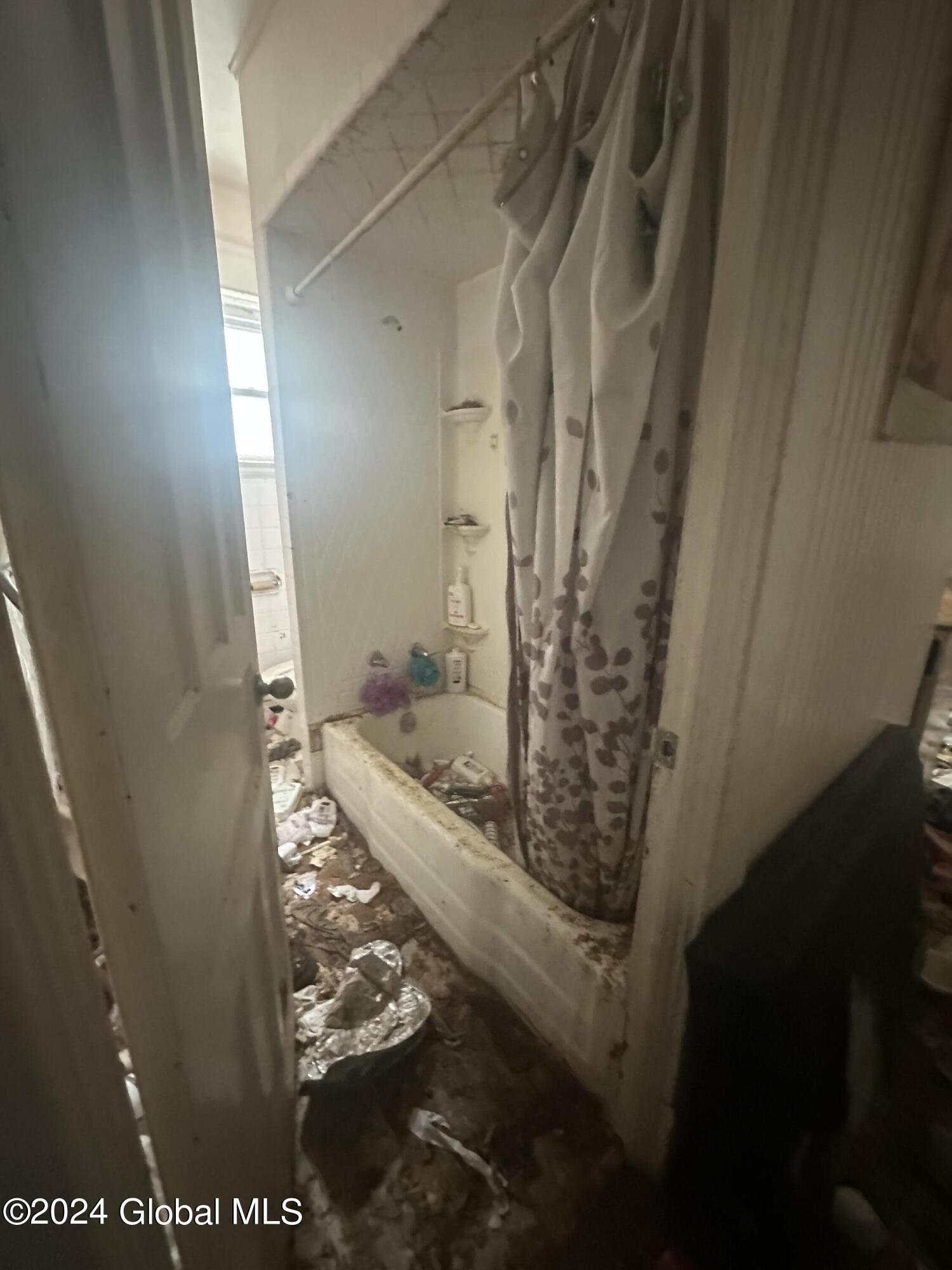 2406 Campbell Avenue Schenectady, NY 12306 - Photo 14 of 20 IMG_8872