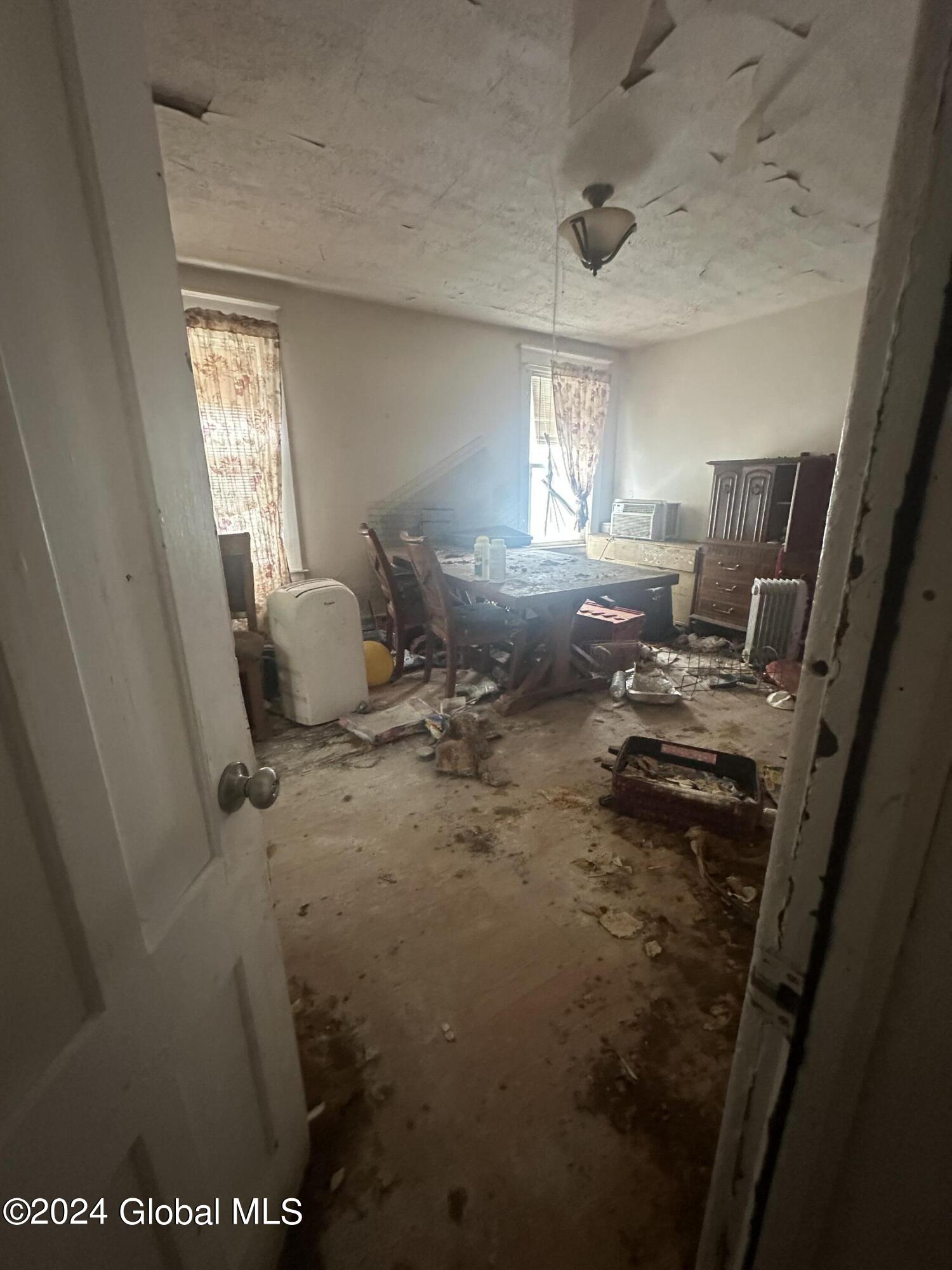 2406 Campbell Avenue Schenectady, NY 12306 - Photo 16 of 20 IMG_8868