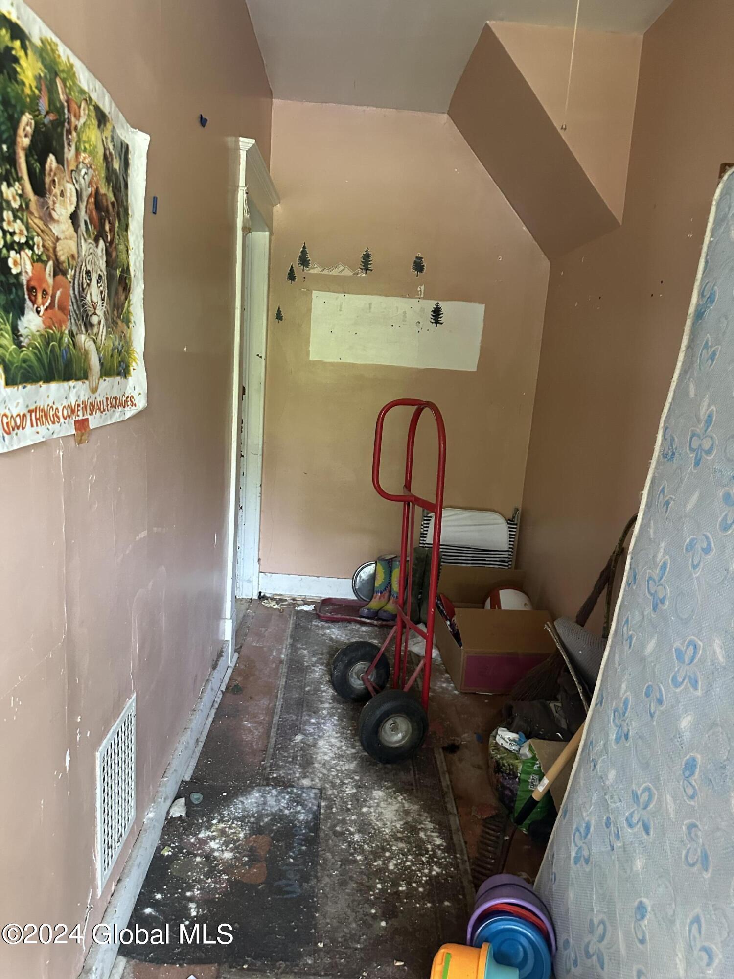 2406 Campbell Avenue Schenectady, NY 12306 - Photo 2 of 20 IMG_8859