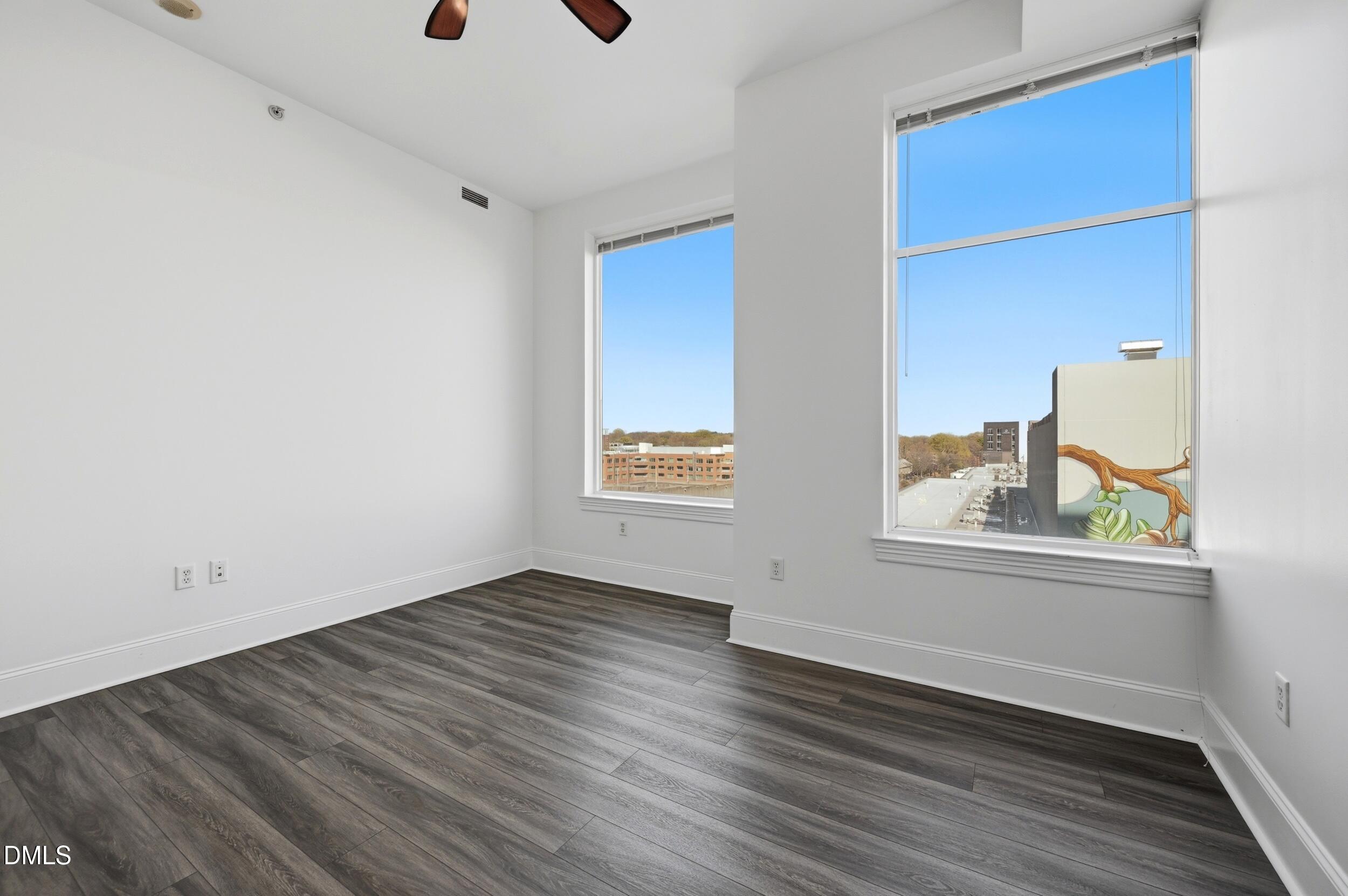 400 West North Street, Unit 810 Raleigh, NC 27603 - Photo 20 of 39 Primary Bedroom
