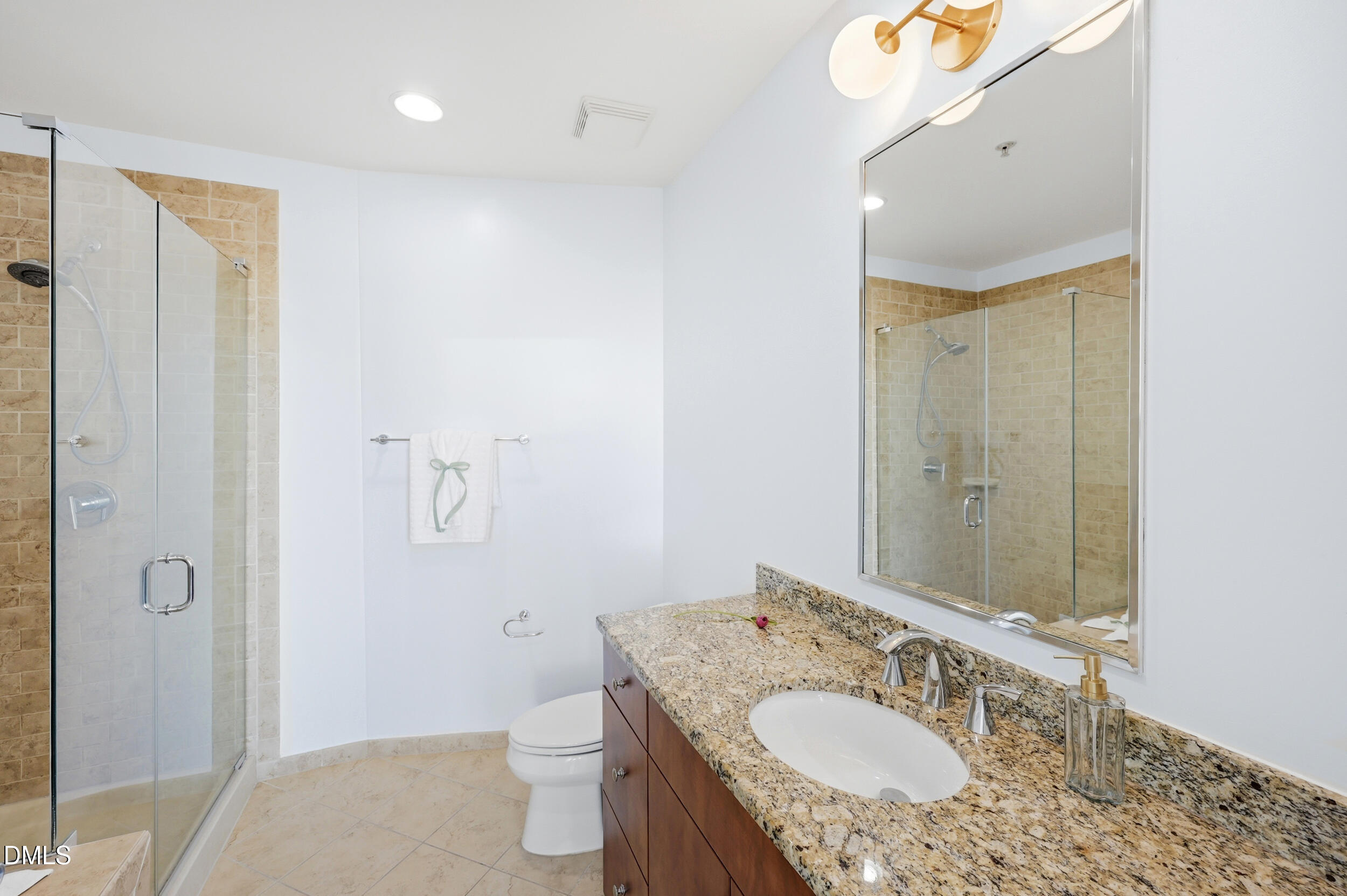 400 West North Street, Unit 810 Raleigh, NC 27603 - Photo 21 of 39 Primary bath
