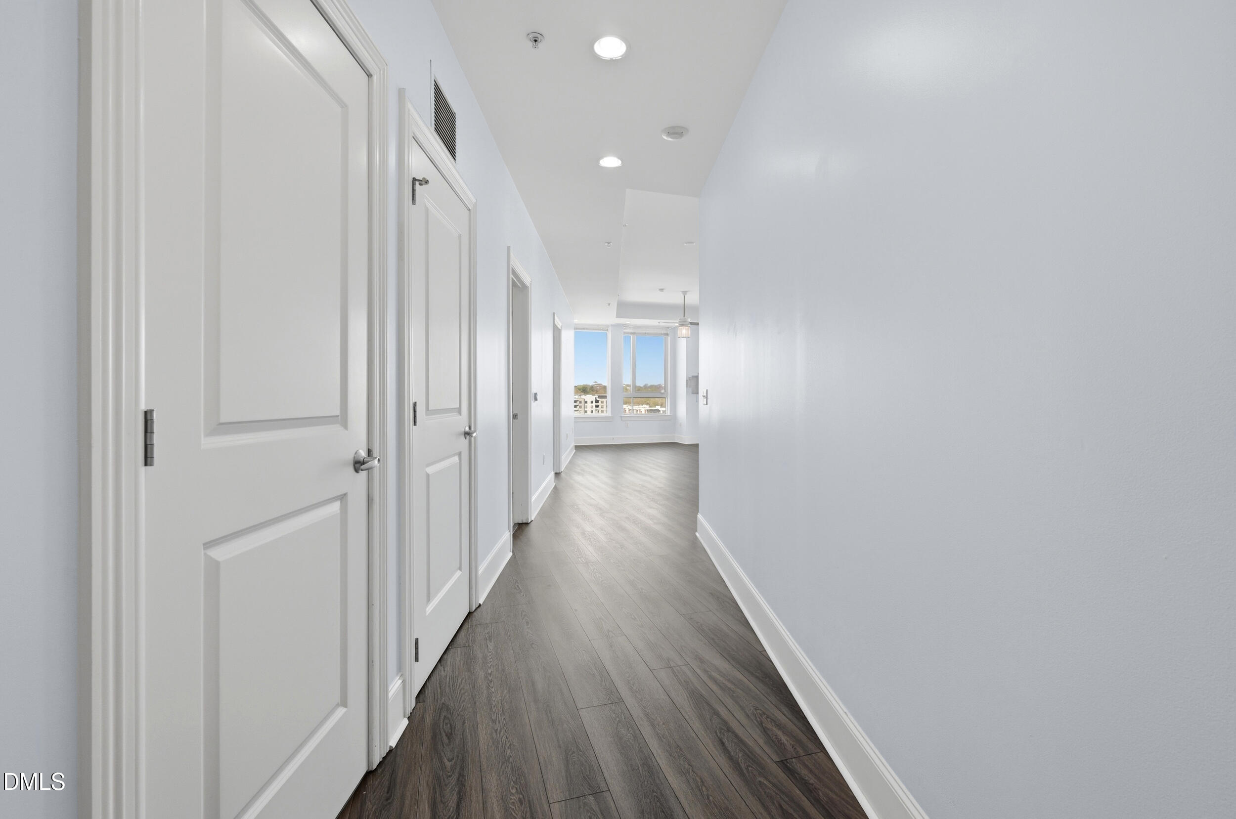 400 West North Street, Unit 810 Raleigh, NC 27603 - Photo 4 of 39 Hallway from entry