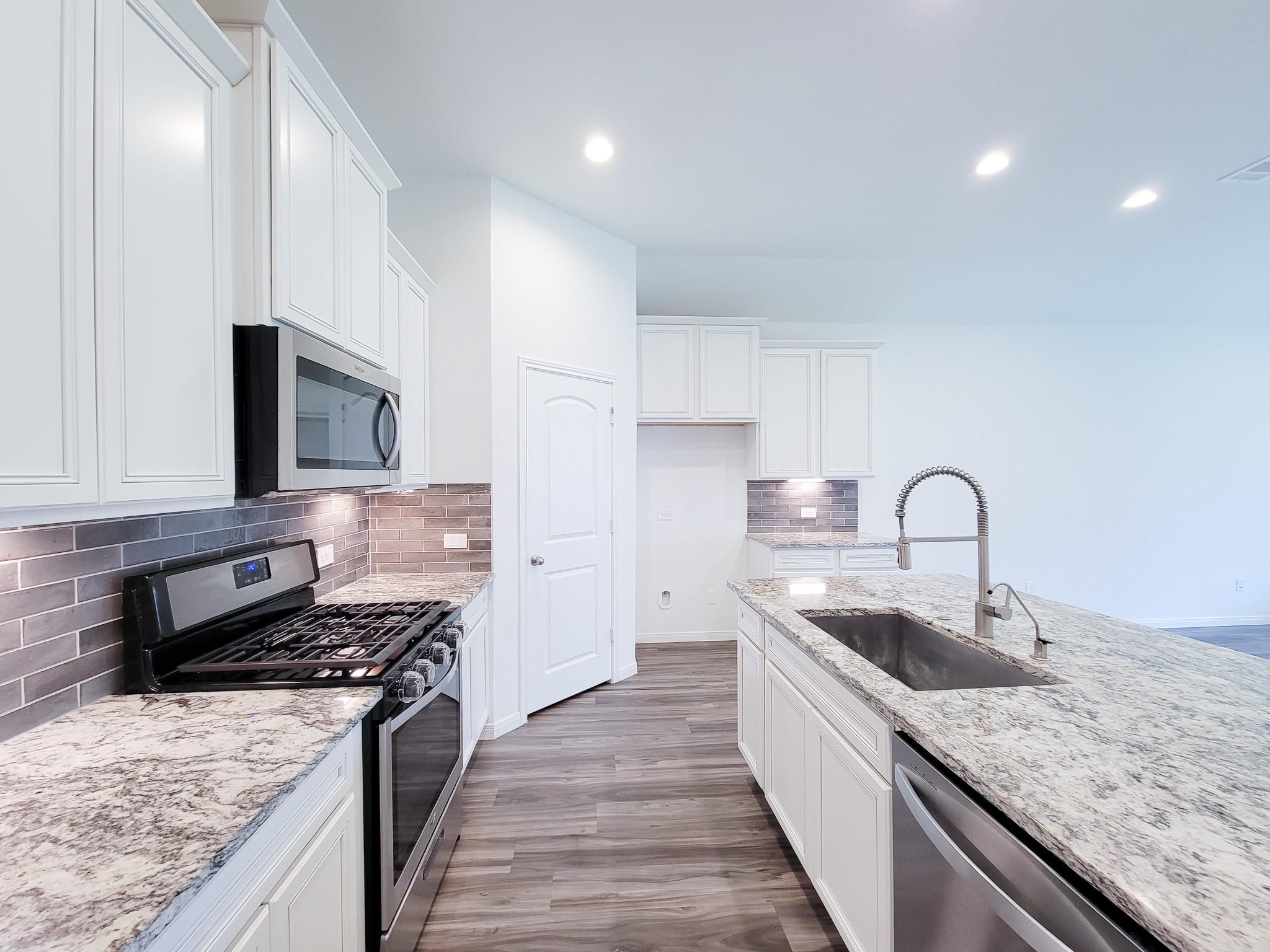 907 Youth Water Road Montgomery, TX 77316 - Photo 11 of 41