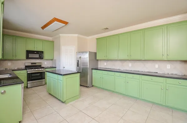$2,700 | 407 Stream Mill Lane, Katy, TX 77494