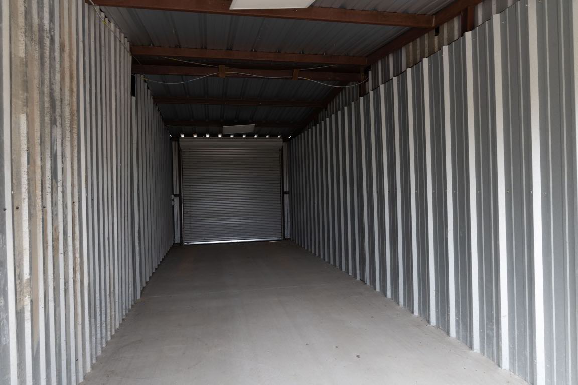 2811 Harris Hill Road San Marcos, TX 78666 - Photo 8 of 23 a view of a garage