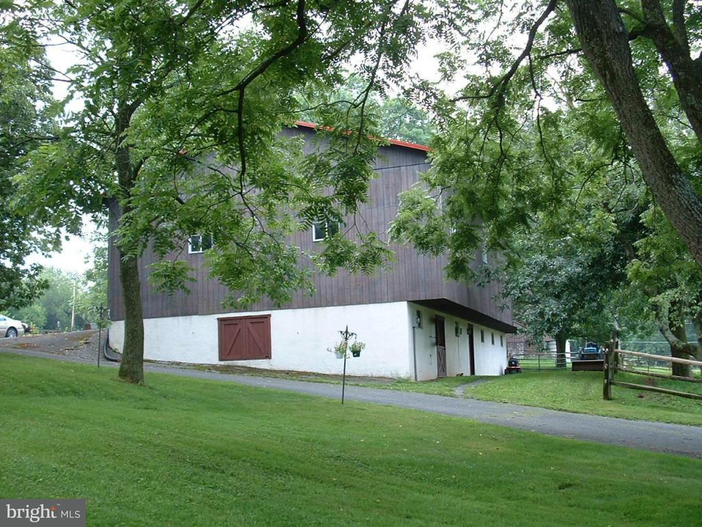 590 Reinholds Road Denver, PA 17517 - Photo 3 of 7