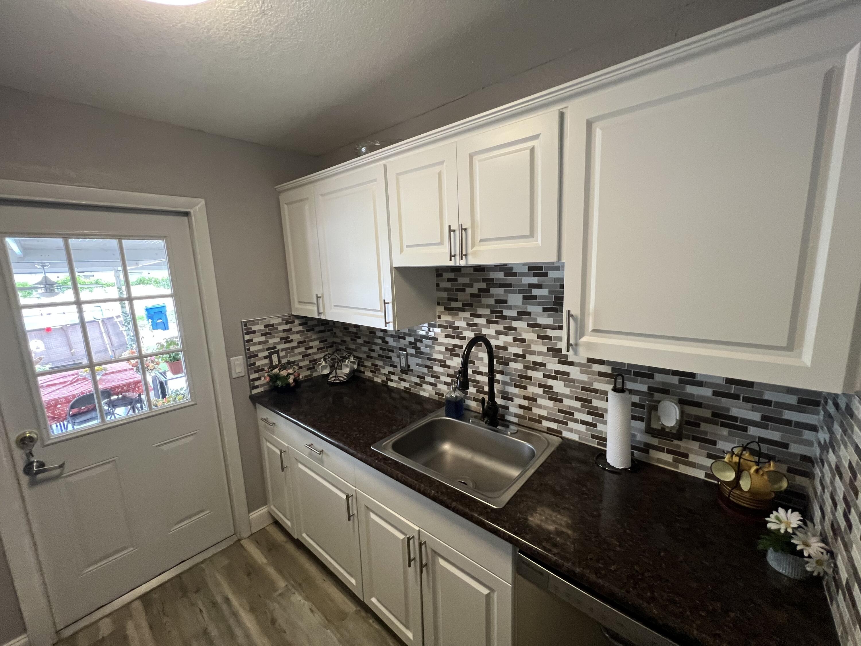 128 West 16th Street Riviera Beach, FL 33404 - Photo 4 of 17 IMG-0288