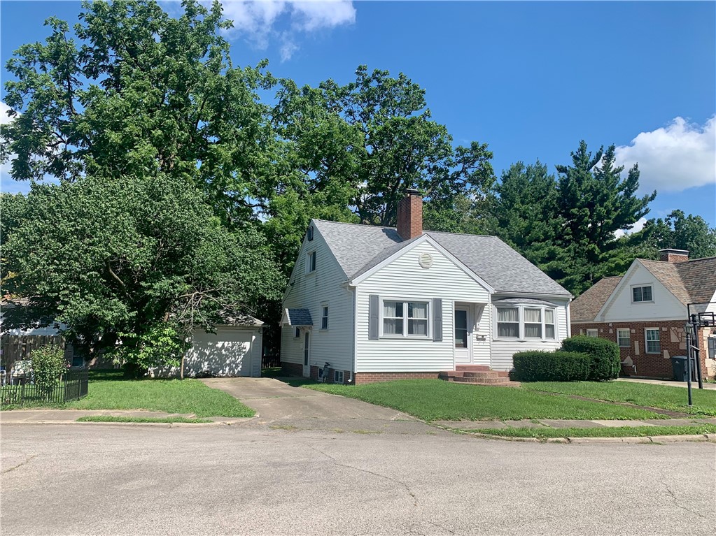 3 Magnolia Manor Paris, IL 61944 - Photo 2 of 30