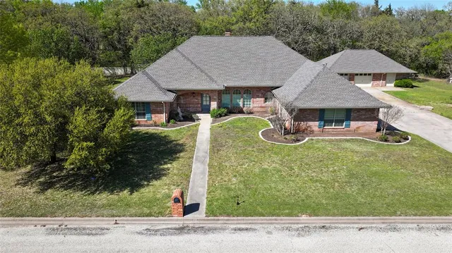 $800,000 | 813 Woodland Trail North, Bowie, TX 76230