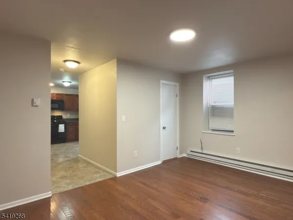 $1,975 | 39 Glenridge Avenue, Unit 5, Montclair, NJ 07042