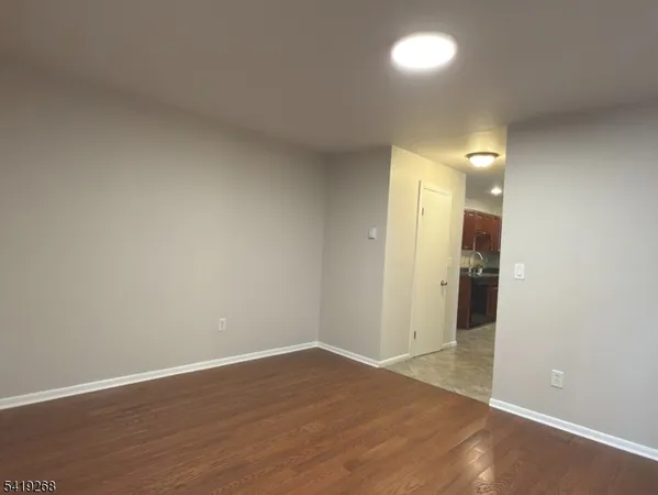 $1,975 | 39 Glenridge Avenue, Unit 5, Montclair, NJ 07042