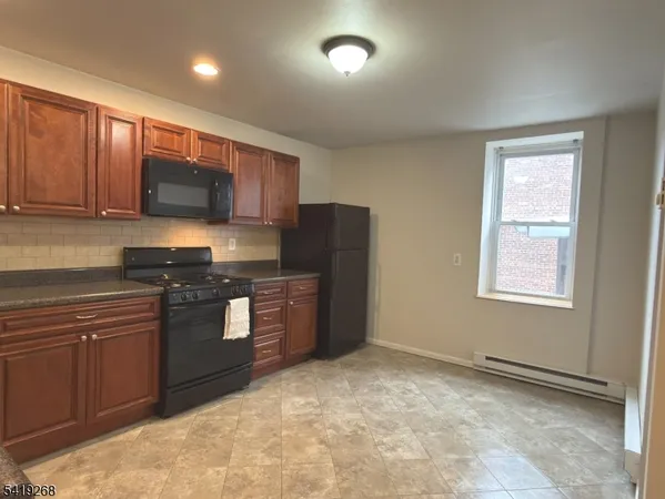 $1,975 | 39 Glenridge Avenue, Unit 5, Montclair, NJ 07042