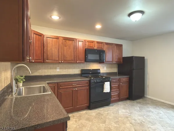 $1,975 | 39 Glenridge Avenue, Unit 5, Montclair, NJ 07042