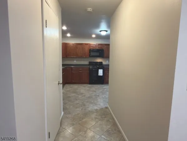 $1,975 | 39 Glenridge Avenue, Unit 5, Montclair, NJ 07042