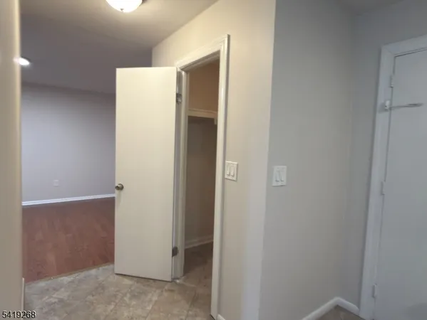 $1,975 | 39 Glenridge Avenue, Unit 5, Montclair, NJ 07042