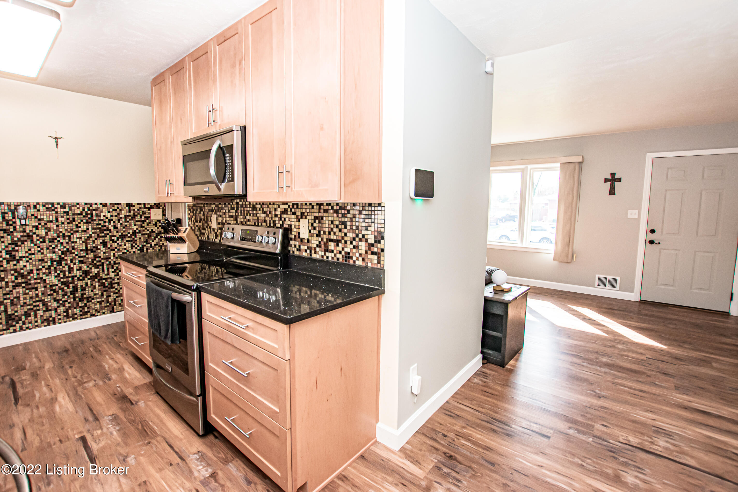 6305 Hunters Grove Road Louisville, KY 40216 - Photo 8 of 46 6305 Hunters Grove Rd-16