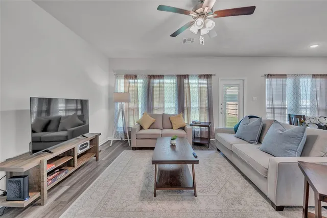 $4,300 | 425 Oxford Lane, Troy, TX 76579