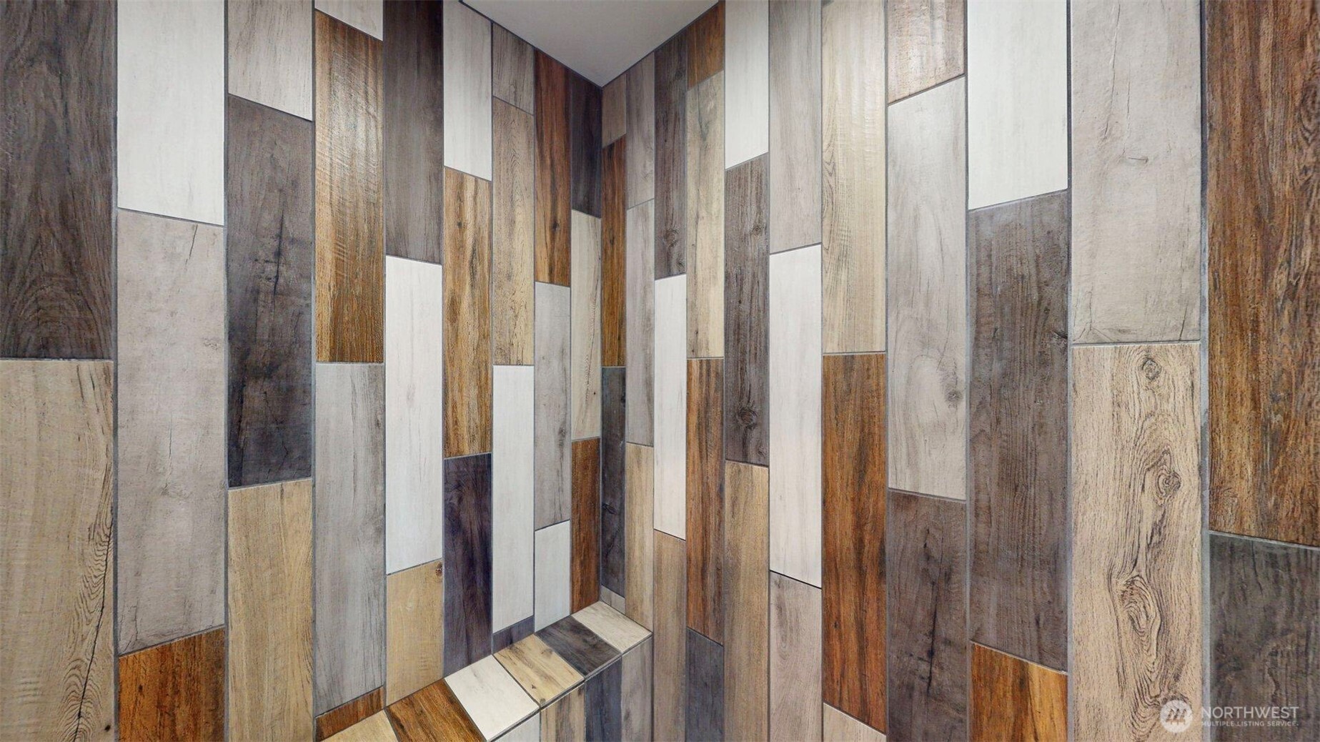 71 Shumway Road Omak, WA 98841 - Photo 20 of 40 a view of a bathroom from a glass door