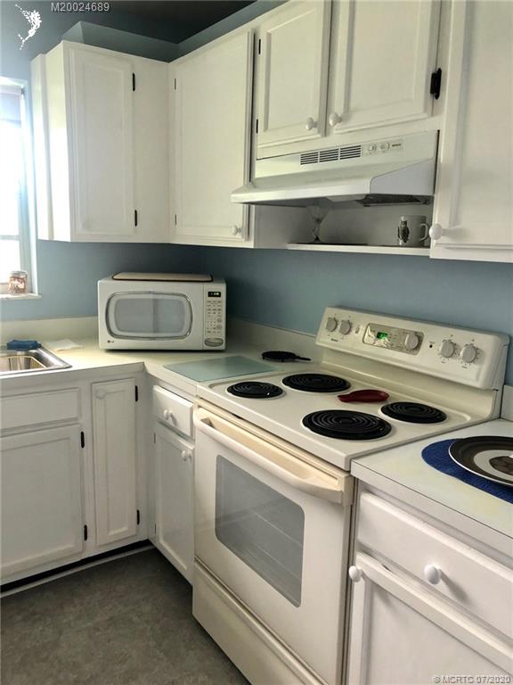 1225 Northwest 21st Street, Unit 2908 Stuart, FL 34994 - Photo 5 of 56 a utility room with dryer and washer