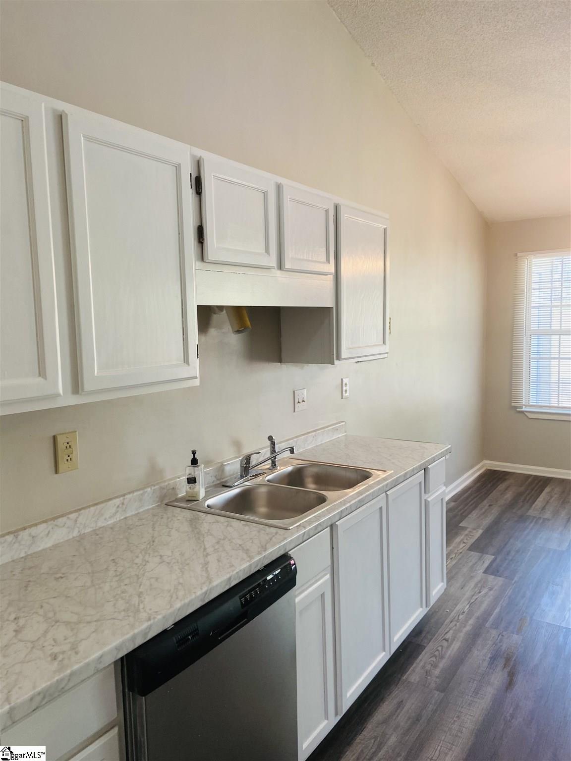 128 West Fall River Way Simpsonville, SC 29680 - Photo 4 of 11 Gallery Image 4