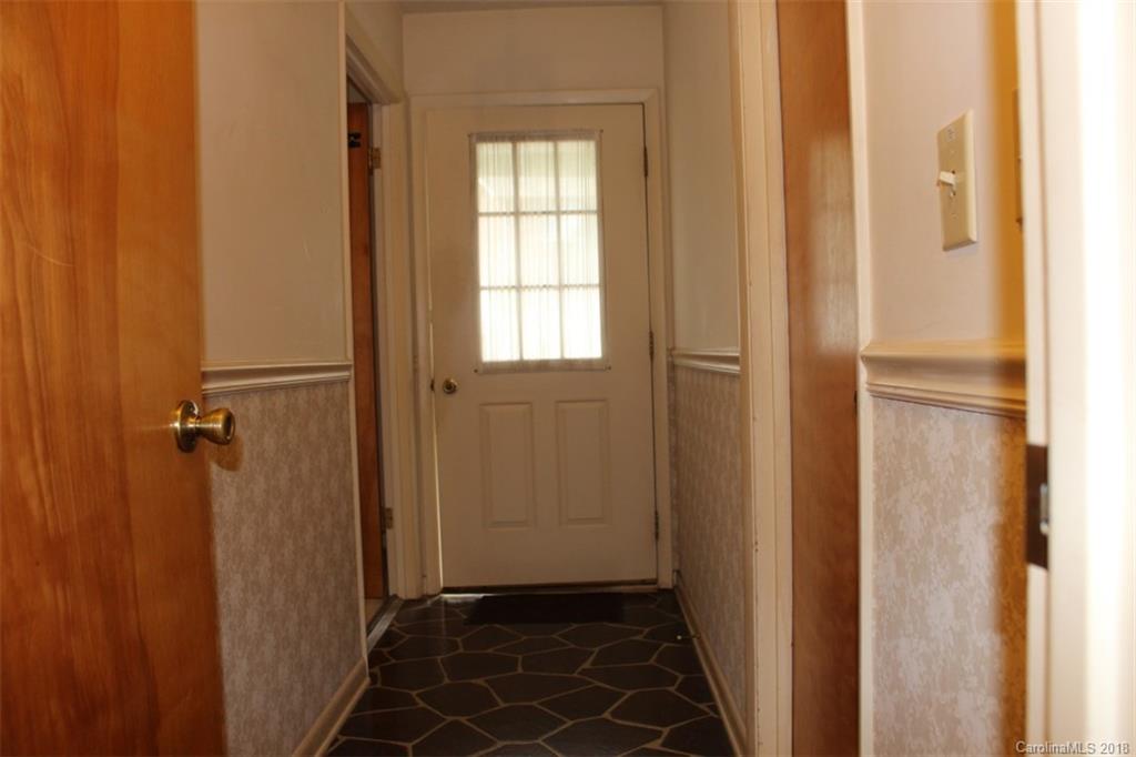 114 Falling Waters Road, Unit 1 Hendersonville, NC 28792 - Photo 3 of 20 Gallery Image 3