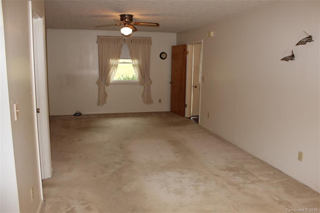 114 Falling Waters Road, Unit 1 Hendersonville, NC 28792 - Photo 5 of 20 Gallery Image 5