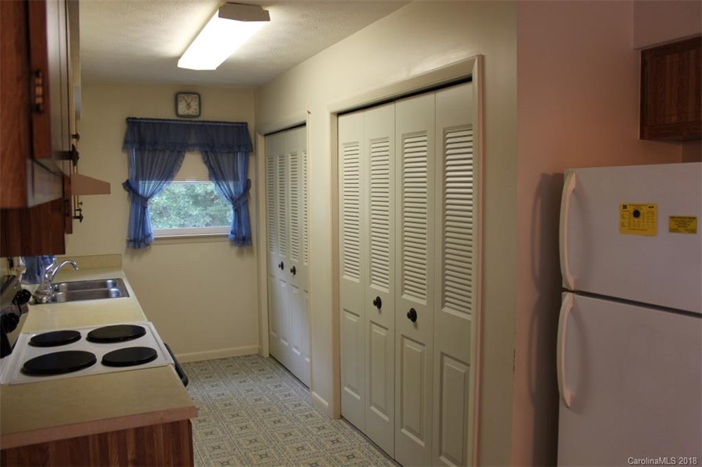 114 Falling Waters Road, Unit 1 Hendersonville, NC 28792 - Photo 6 of 20 Gallery Image 6