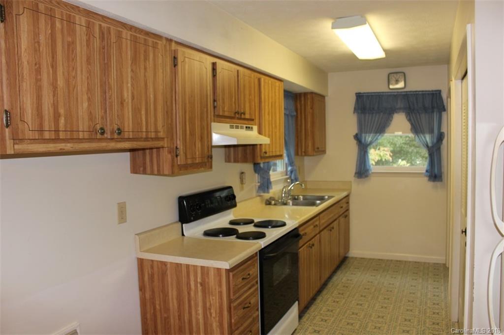 114 Falling Waters Road, Unit 1 Hendersonville, NC 28792 - Photo 8 of 20 Gallery Image 8