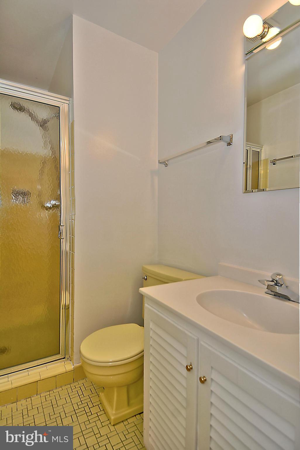 5002 Sangamore Road Bethesda, MD 20816 - Photo 17 of 30 Bath (Master)