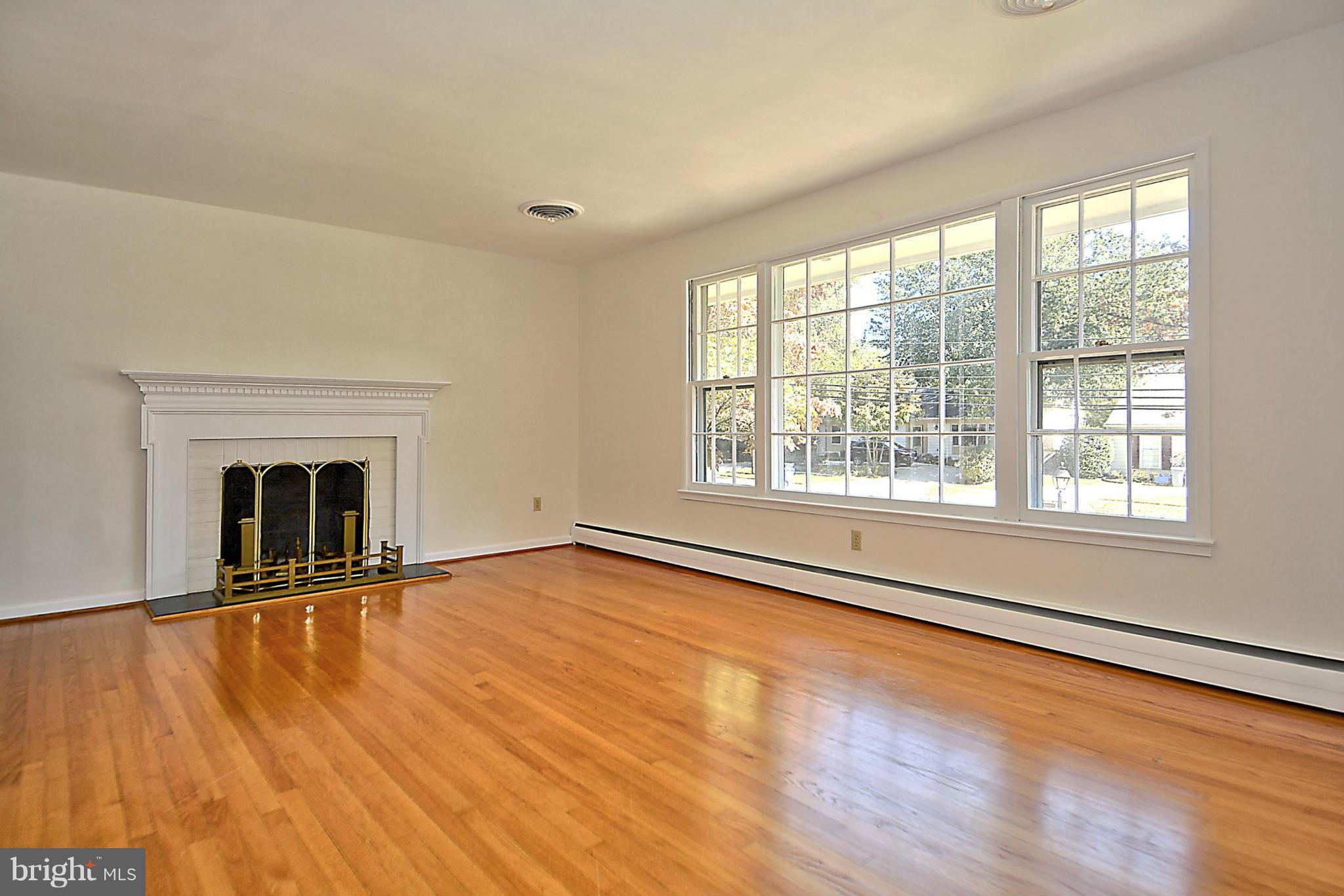 5002 Sangamore Road Bethesda, MD 20816 - Photo 5 of 30 Living Room