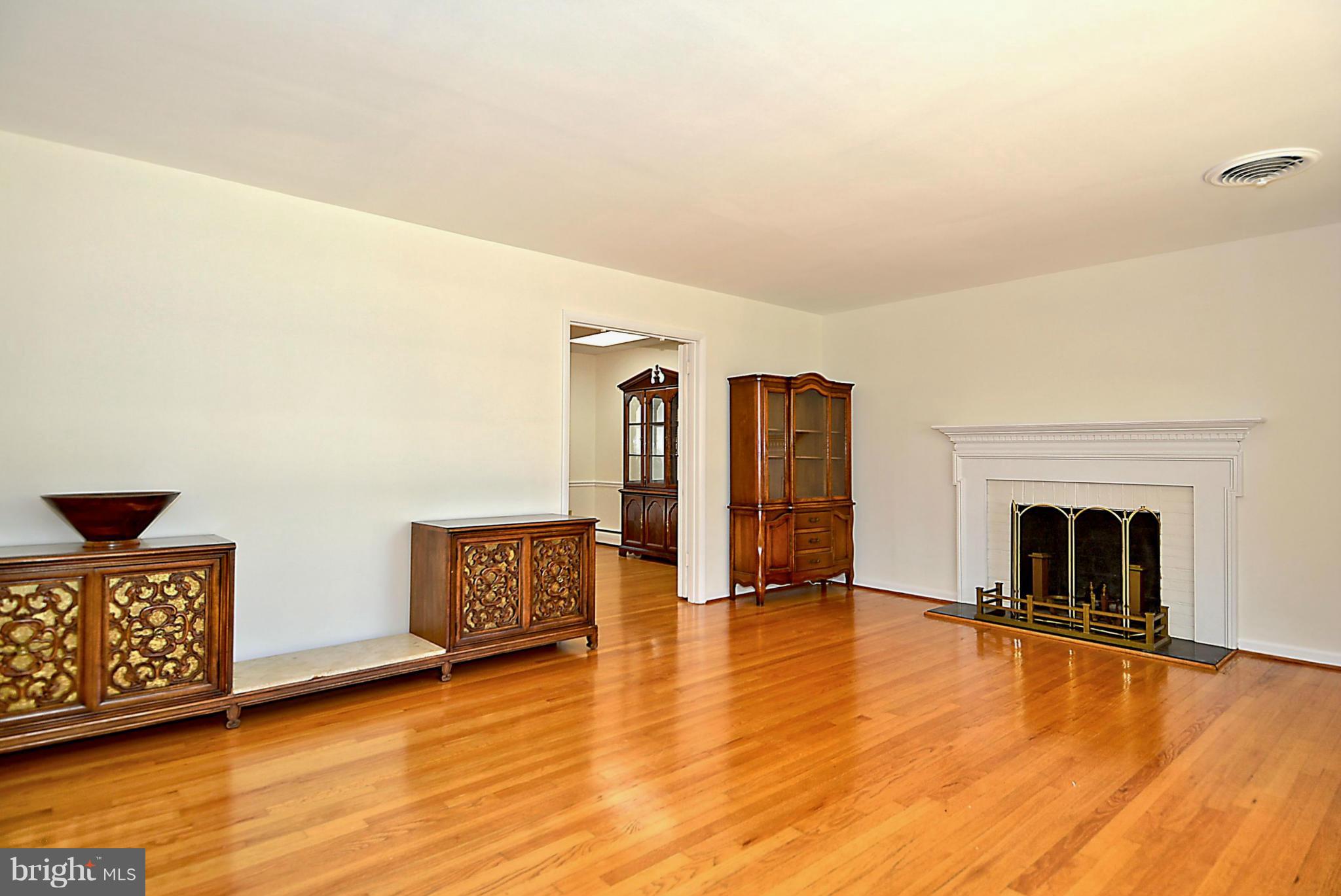 5002 Sangamore Road Bethesda, MD 20816 - Photo 6 of 30 Living Room