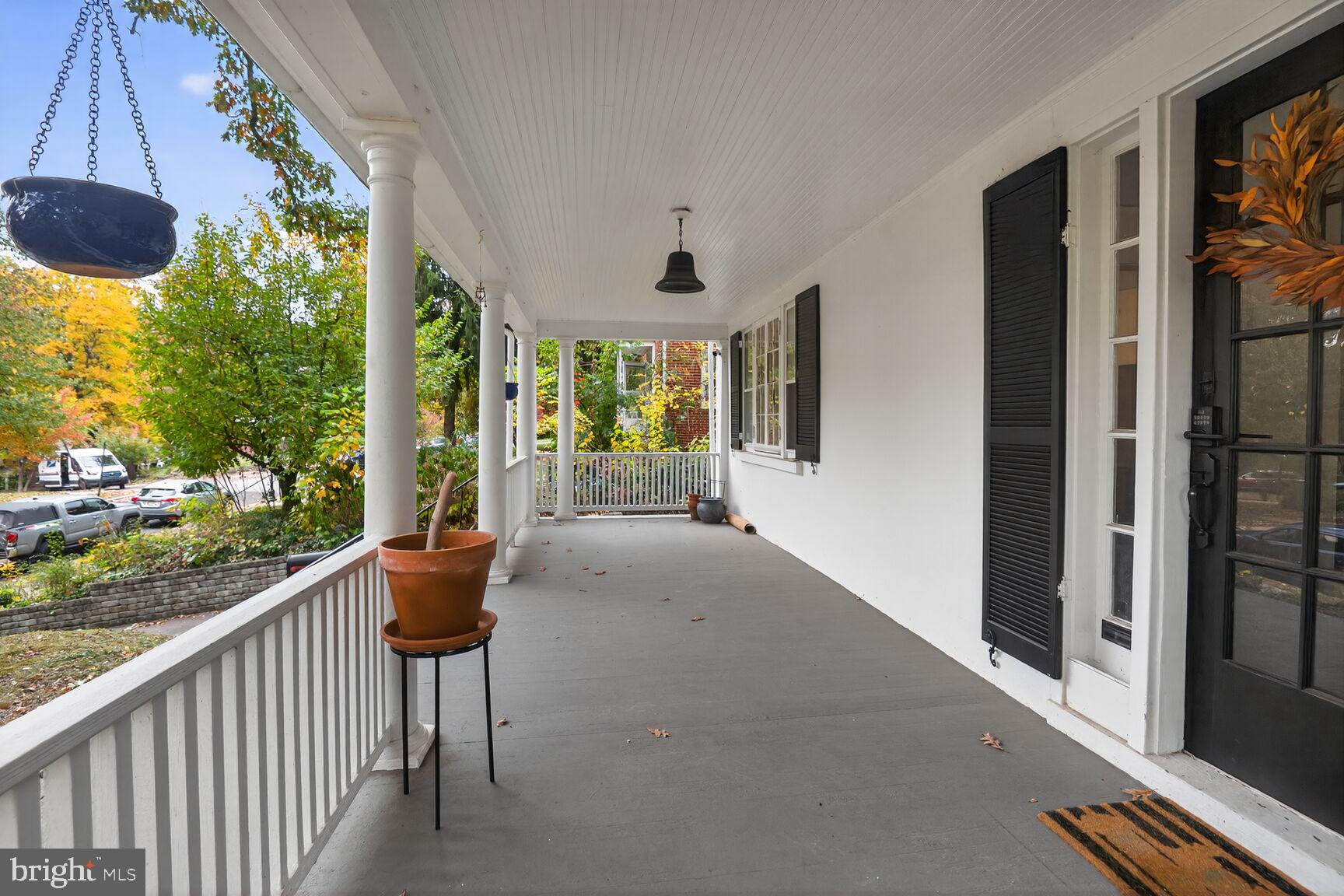 719 Brinkwood Road Baltimore, MD 21229 - Photo 3 of 31