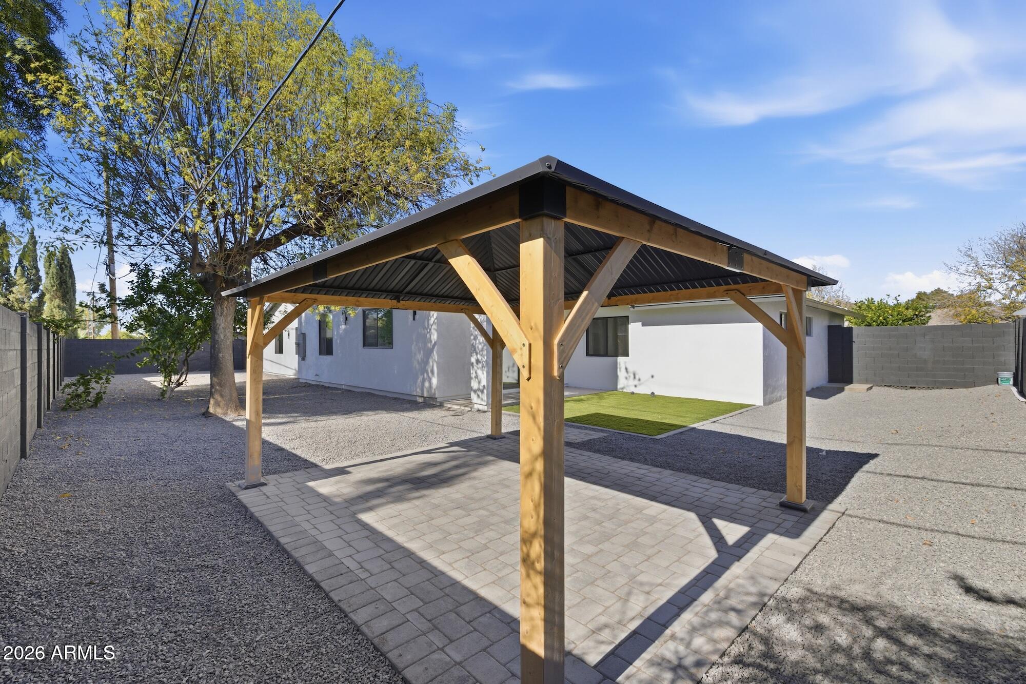 333 West Seldon Lane Phoenix, AZ 85021 - Photo 64 of 73 a front view of a house with garden