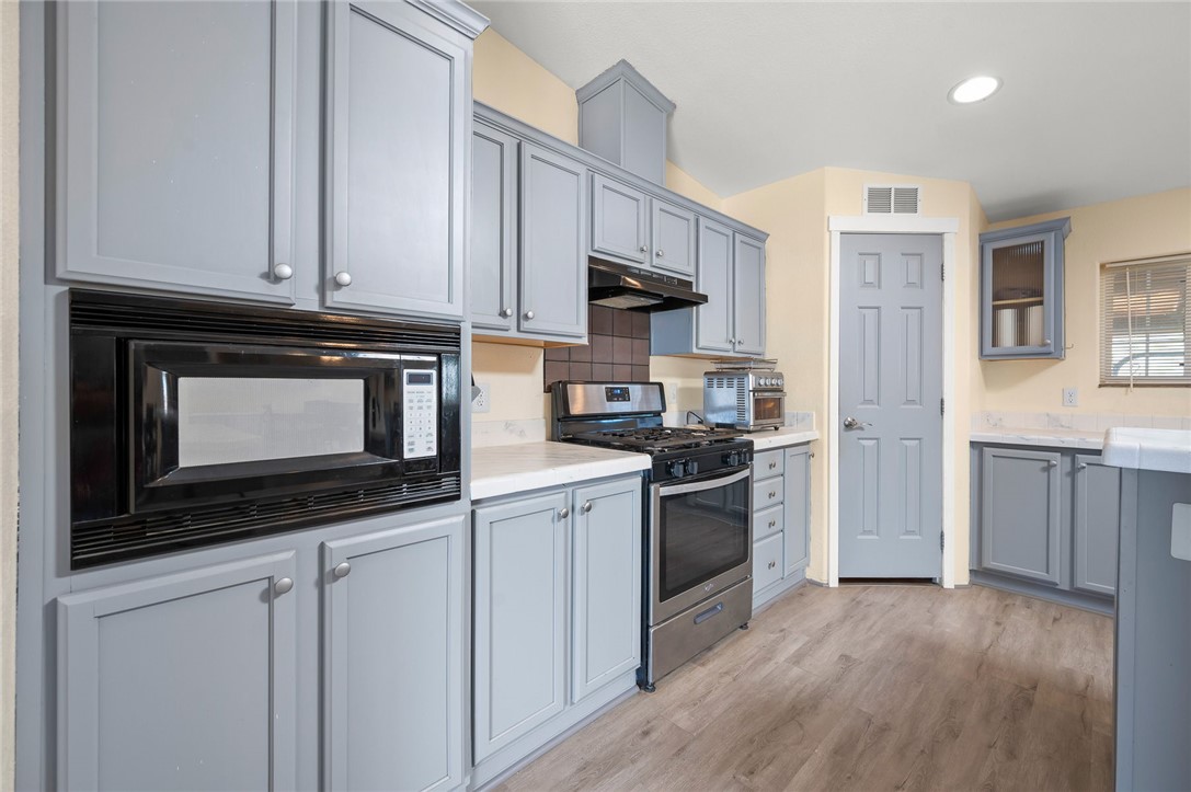 2129 Don Luis Road Golden Valley, AZ 86413 - Photo 17 of 52 Kitchen