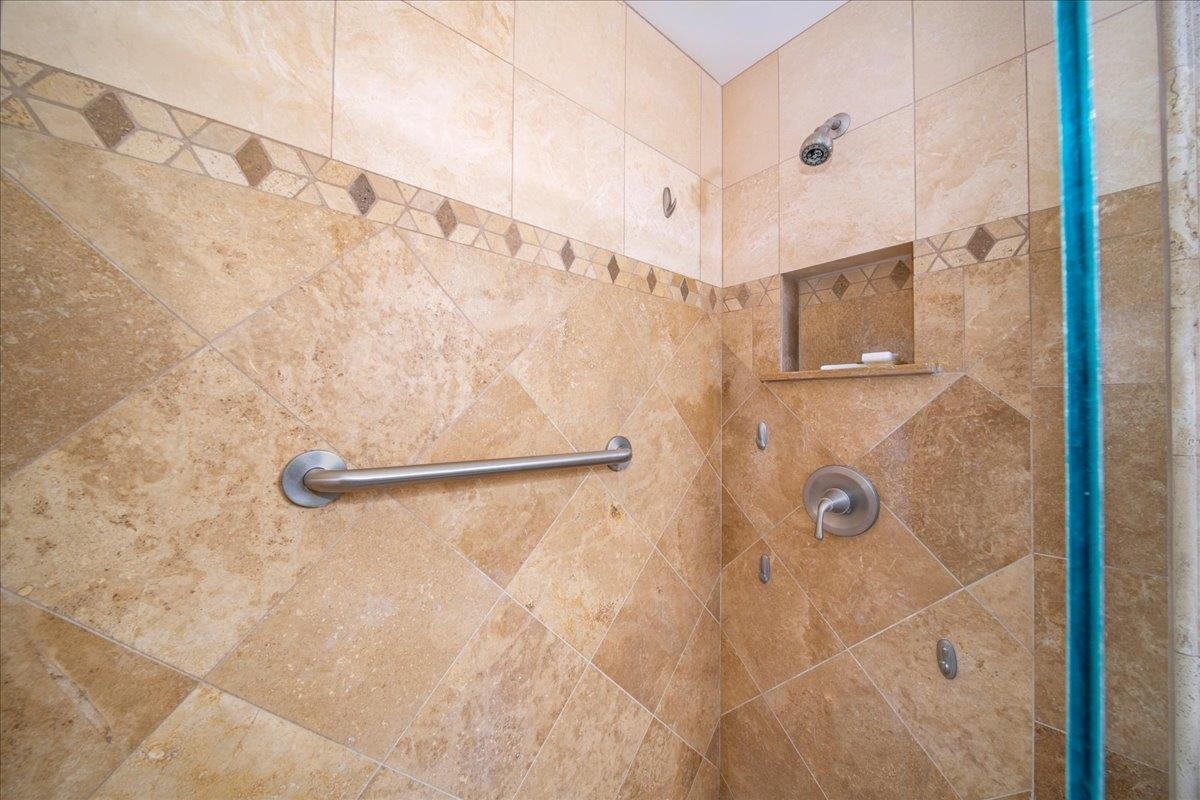 2387 South Kihei Road, Unit B303 Kihei, HI 96753 - Photo 18 of 48 a bathroom with a shower