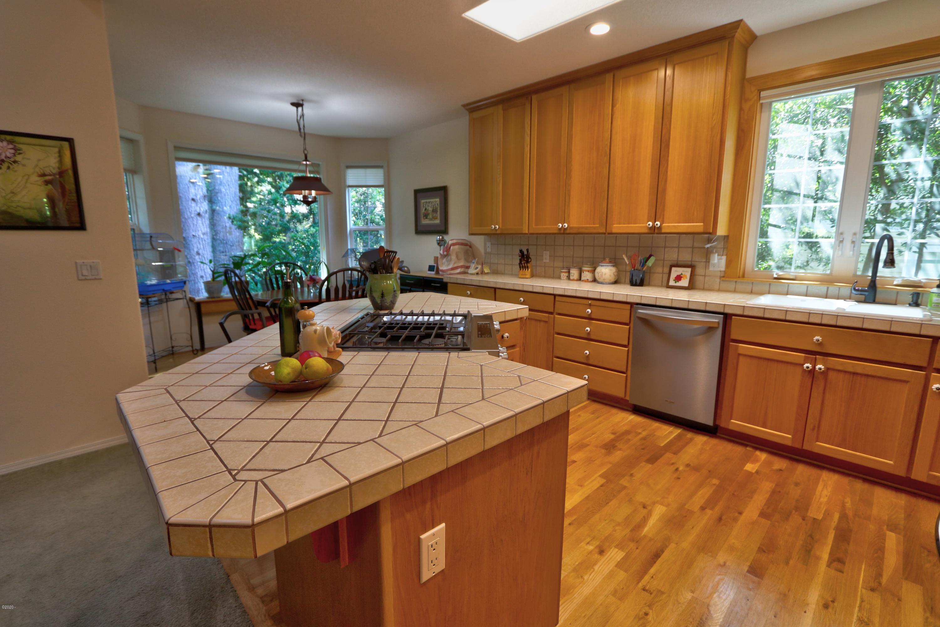 60 Gull Station Depoe Bay, OR 97341 - Photo 9 of 36 Kitchen