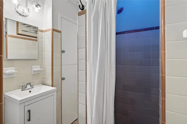 $2,500 | 2206 18th Avenue, Vero Beach, FL 32960