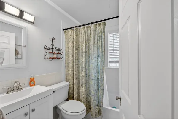 $2,500 | 2206 18th Avenue, Vero Beach, FL 32960