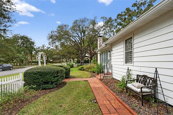 $2,500 | 2206 18th Avenue, Vero Beach, FL 32960