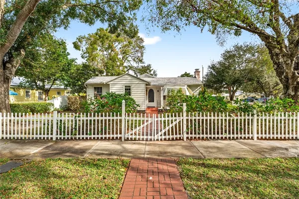 $2,500 | 2206 18th Avenue, Vero Beach, FL 32960