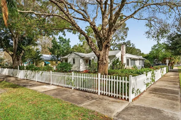 $2,500 | 2206 18th Avenue, Vero Beach, FL 32960