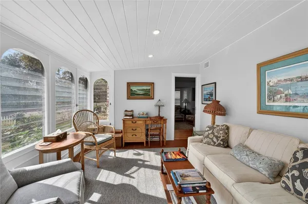 $2,500 | 2206 18th Avenue, Vero Beach, FL 32960