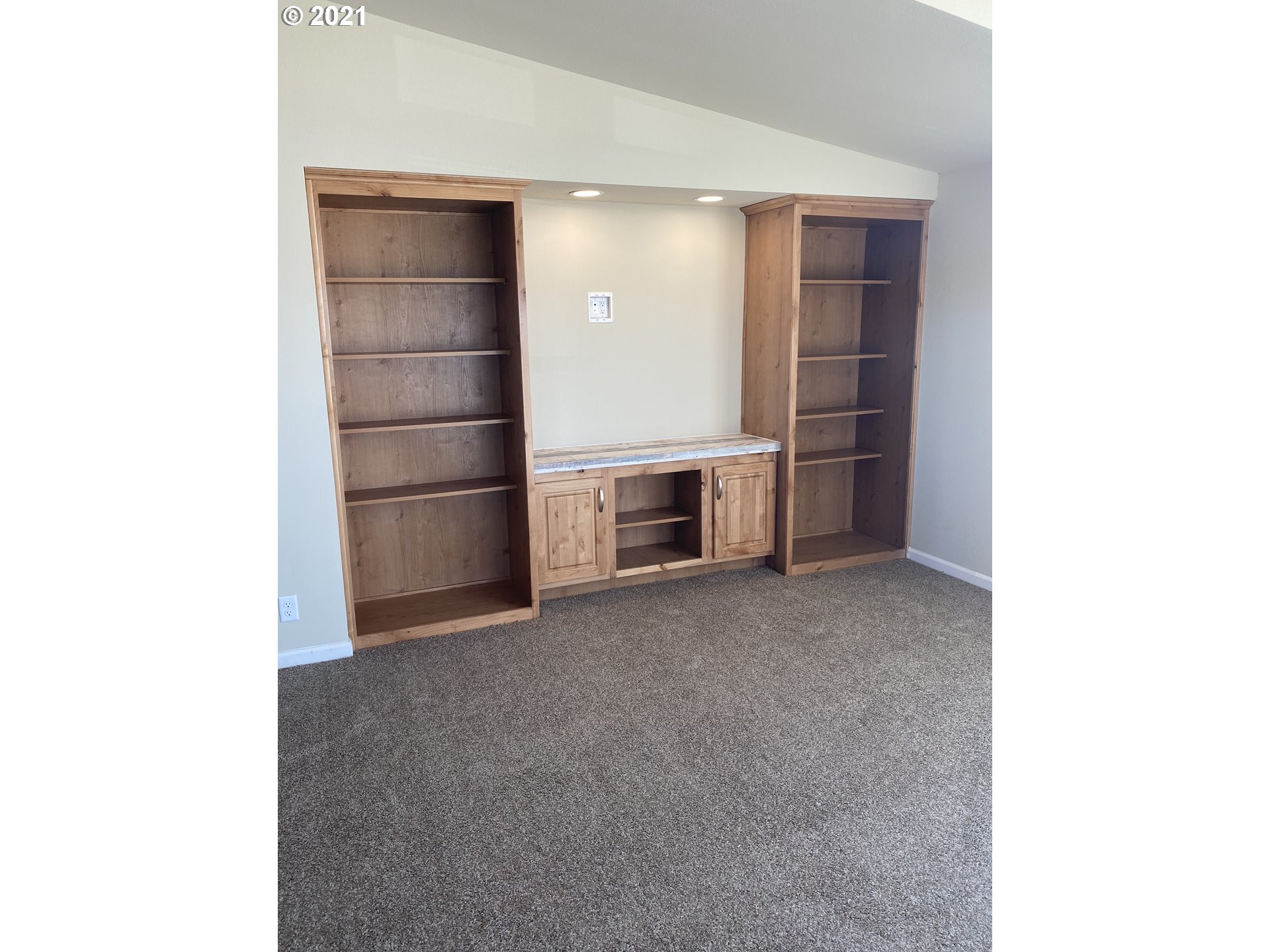 305 Oregon Trail Boulevard Boardman, OR 97818 - Photo 5 of 11 a view of an empty room with kitchen