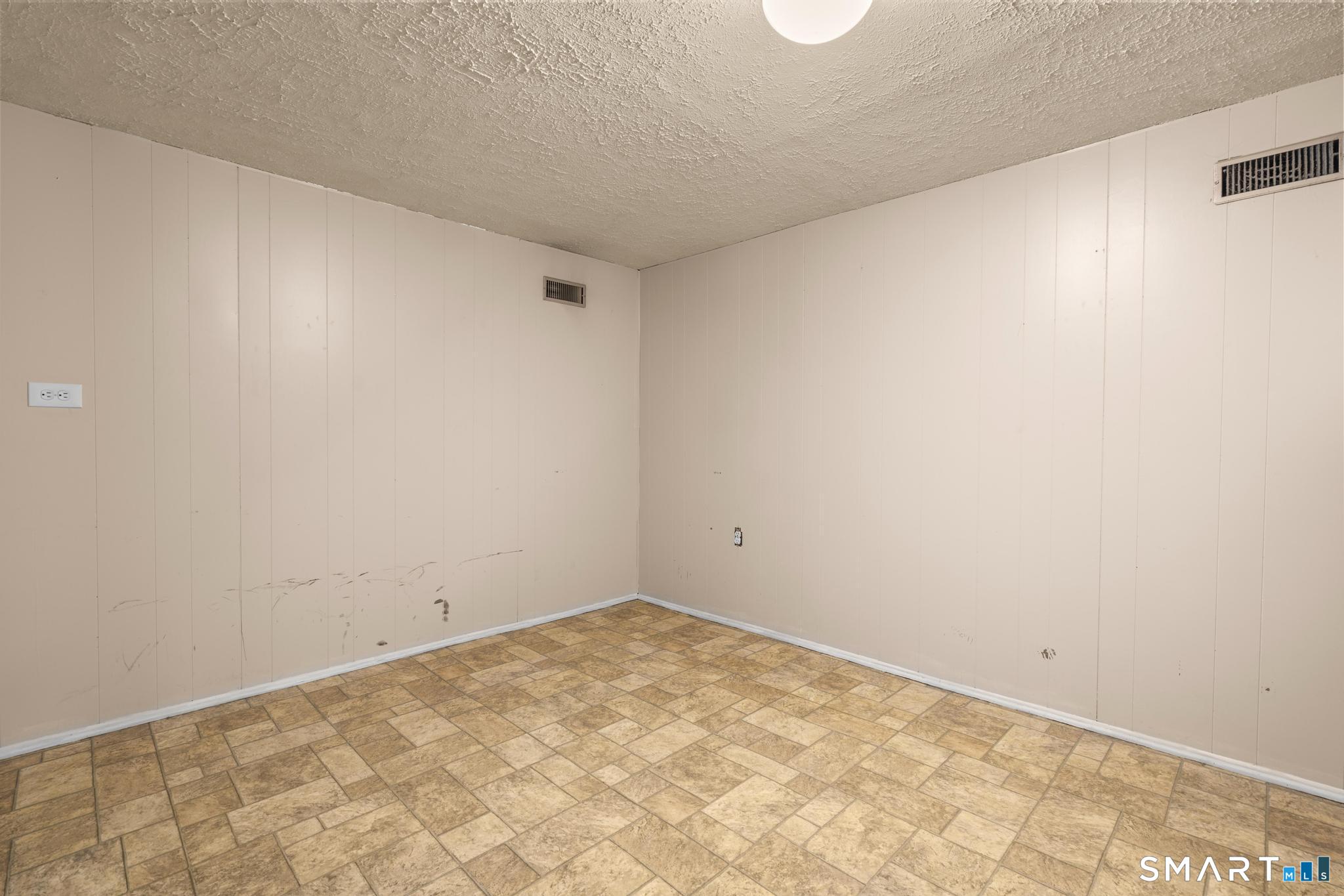4 Bowen Road North Haven, CT 06473 - Photo 11 of 38